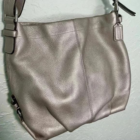 Coach pebbled leather bag. - Picture 3 of 7